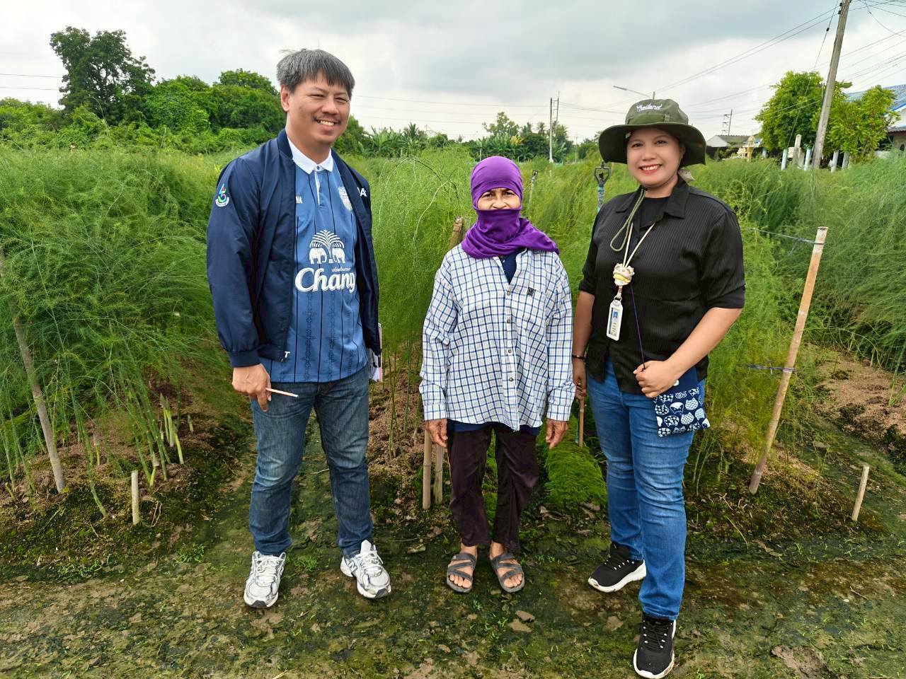 ดร.กฤช เอี่ยมฐานนท์ ผู้อำนวยการศูนย์สารสนเทศการเกษตร มอบหมายให้เจ้าหน้าที่ส่วนสารสนเทศการผลิตพืชสวน ลงพื้นที่ปฏิบัติราชการเพื่อติดตามสถานการณ์การผลิตมะนาว กระเจี๊ยบเขียว และหน่อไม้ฝรั่ง ปี 2568 ในพื้นที่จังหวัดสุพรรณบุรี และราชบุรี