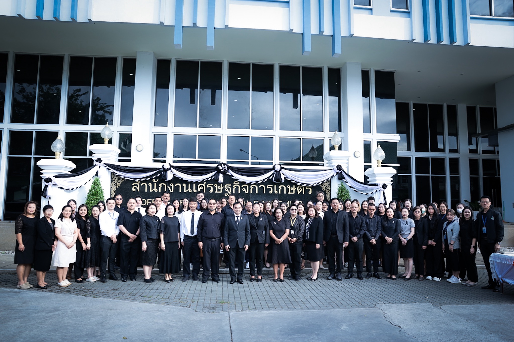 สศก. จัดกิจกรรมตักบาตรพระสงฆ์ จำนวน 9 รูป