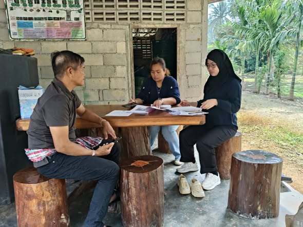 ดร.กฤช เอี่ยมฐานนท์ ผู้อำนวยการศูนย์สารสนเทศการเกษตร มอบหมายให้เจ้าหน้าที่ส่วนสารสนเทศการผลิตพืชสวน ลงพื้นที่ปฏิบัติราชการเพื่อติดตามสถานการณ์การผลิตปาล์มน้ำมัน มะพร้าวผลแก่ ปี 2568 และกาแฟ ปี 2569 ในพื้นที่จังหวัดประจวบคีรีขันธ์ ชุมพร และ ระนอง