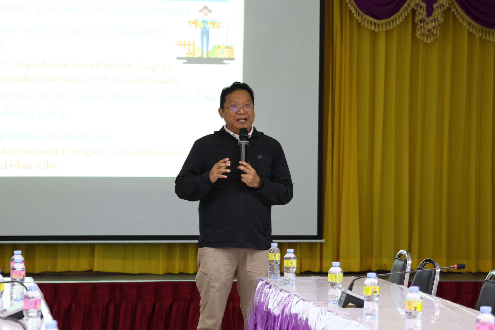 The Center for Agricultural Information (CAI), in collaboration with the Regional Office of Agricultural Economics 1 (ROAE 1), conducted a field survey to collect data on the production cost of maize for the 2025/26 crop year from February 1–7, 2026, in Mae Chaem District, Chiang Mai Province, with a total sample size of 90 cases.