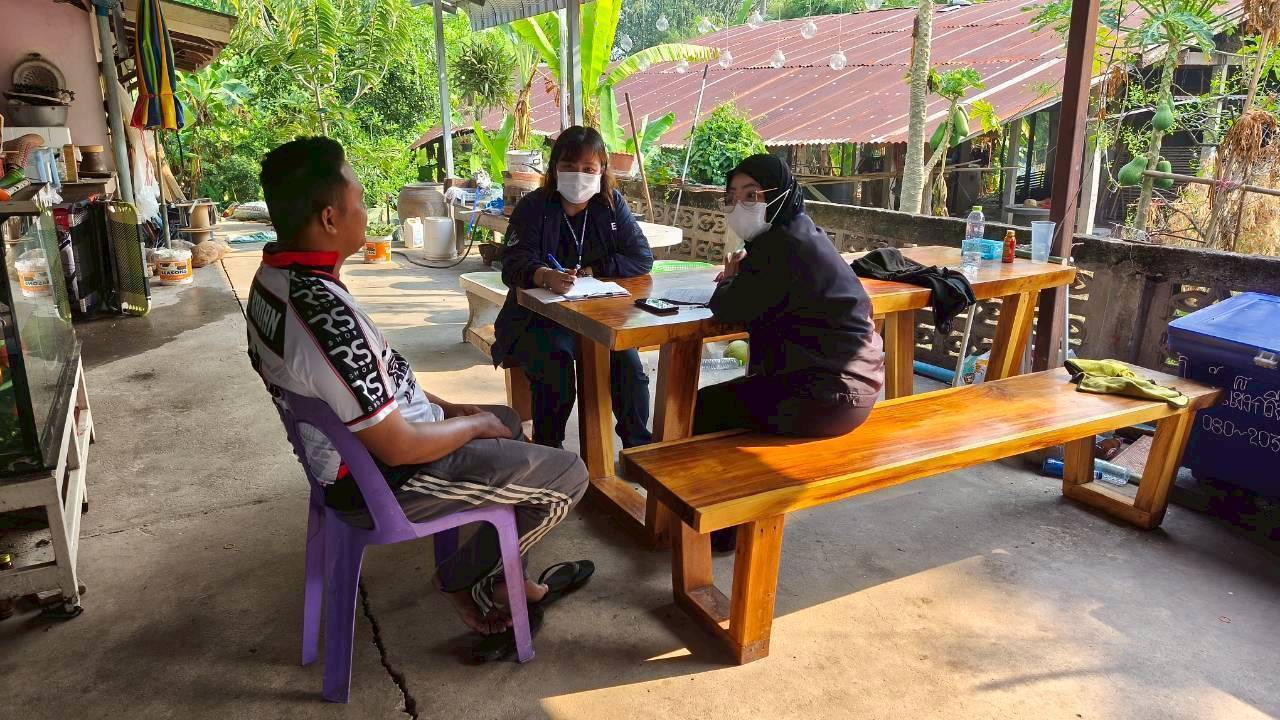 Dr. Krit Iamthanont, Director of the Center for Agricultural Information, assigned officers from the Horticultural Crop Production Information Division, led by Ms.Jidapa Changchue, Statistical Officer-Experienced level, and Ms.Prapai Janklin, Statistical Officer-Experienced level, to conduct field operations to monitor the production situation of coffee, garlic, shallots, and onions for the 2026 crop year in Nakhon Ratchasima, Lop Buri,Phetchabun, and Loei provinces.